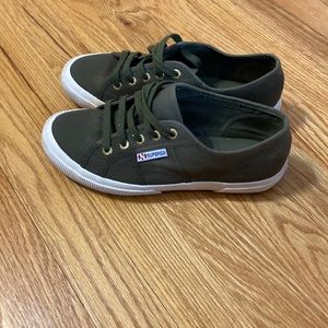 Superga 2750 dark green with gold details Size 38